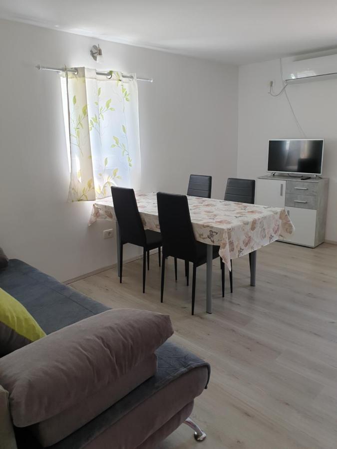 Apartma Patricija - Big Apartment For 6 Tolmin Exterior photo