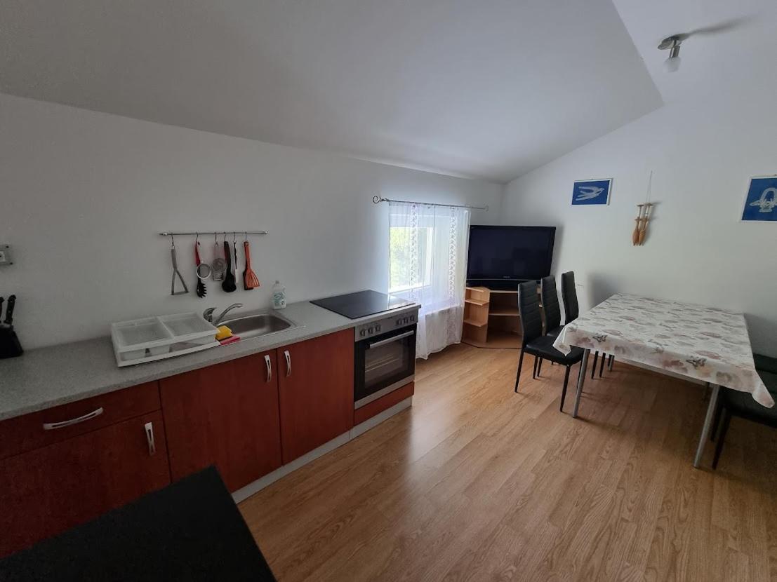 Apartma Patricija - Big Apartment For 6 Tolmin Exterior photo
