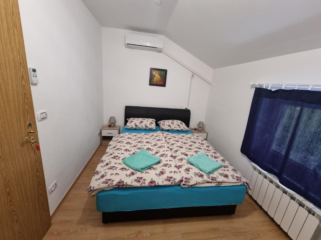 Apartma Patricija - Big Apartment For 6 Tolmin Exterior photo