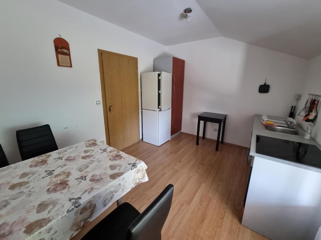 Apartma Patricija - Big Apartment For 6 Tolmin Exterior photo