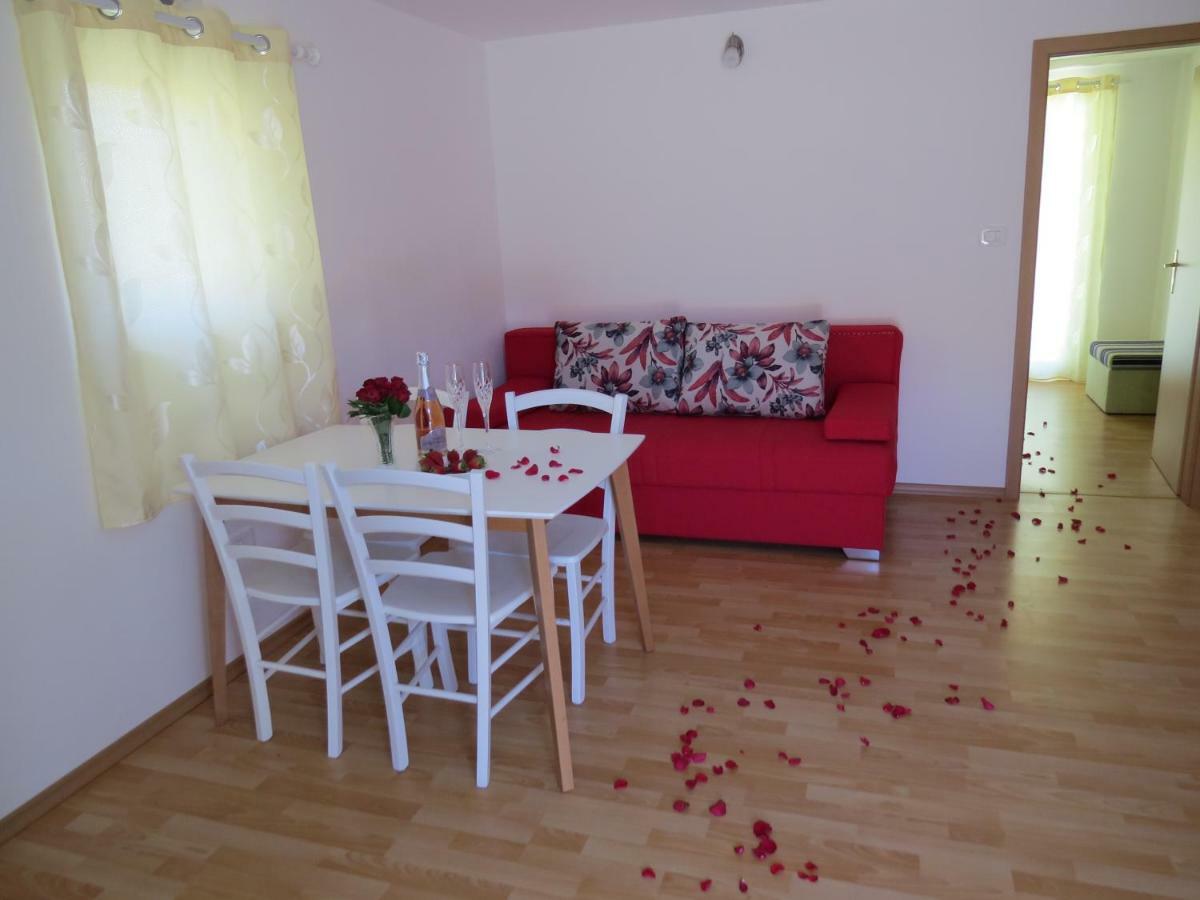 Apartma Patricija - Big Apartment For 6 Tolmin Exterior photo